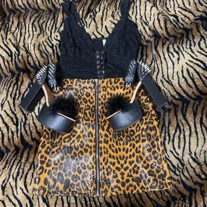 🟣 Faux leather leopard bodycon o-ring skirt 🐆⛓